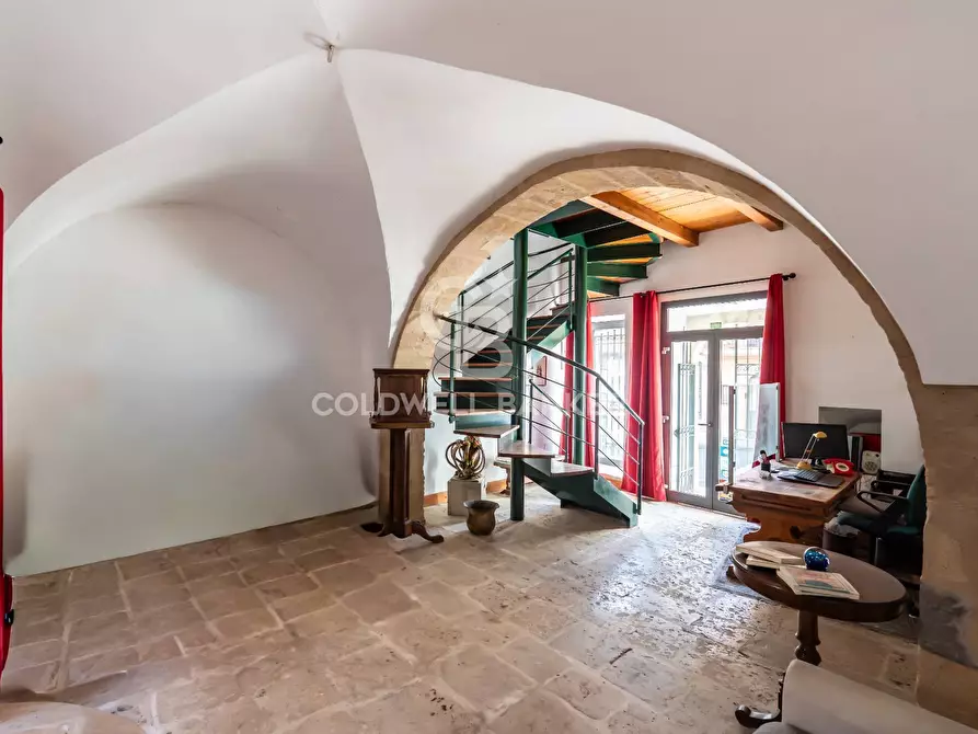 Immagine 7 di Palazzo in vendita  in Corso XX Settembre 80-82-84-86 a Militello In Val Di Catania