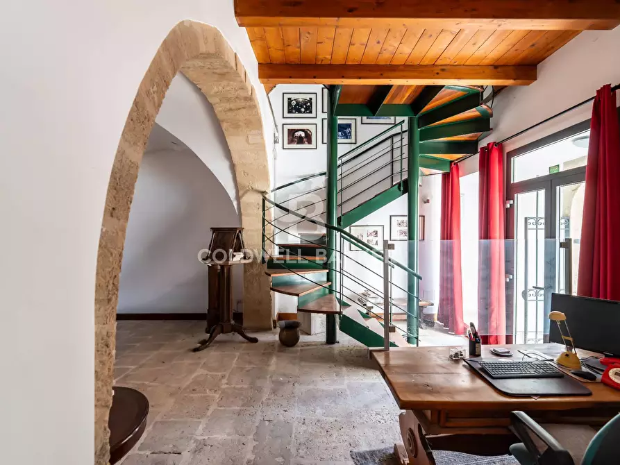 Immagine 8 di Palazzo in vendita  in Corso XX Settembre 80-82-84-86 a Militello In Val Di Catania