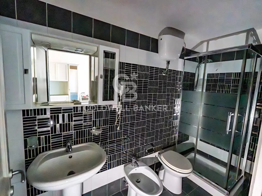 Immagine 12 di Palazzo in vendita  in Corso XX Settembre 80-82-84-86 a Militello In Val Di Catania