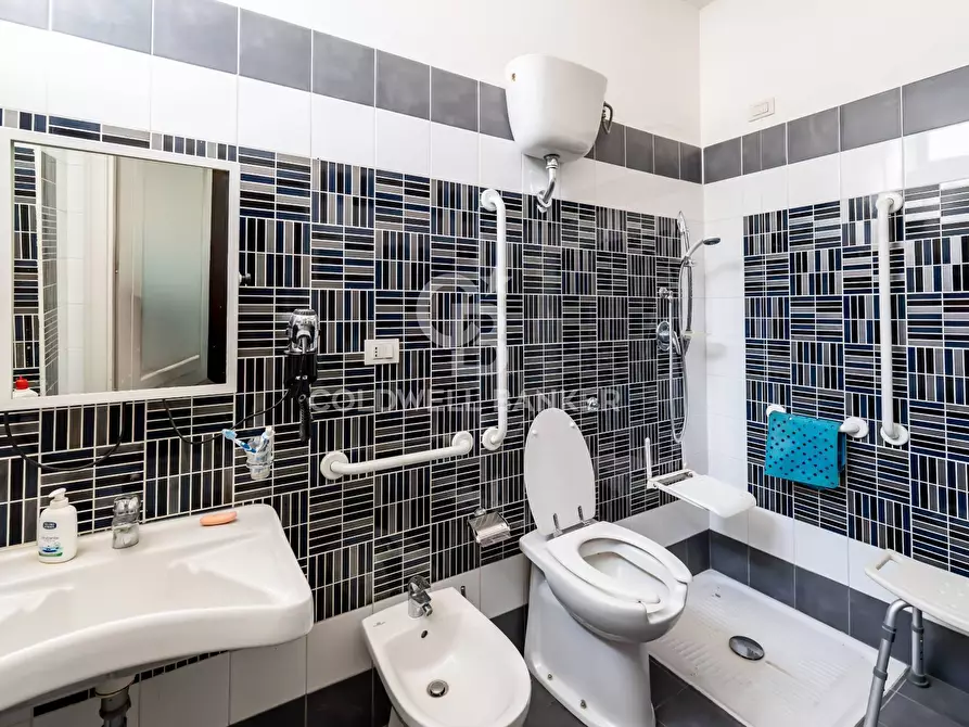 Immagine 13 di Palazzo in vendita  in Corso XX Settembre 80-82-84-86 a Militello In Val Di Catania