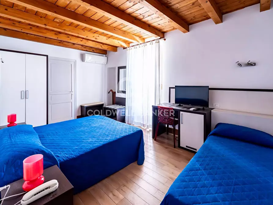 Immagine 20 di Palazzo in vendita  in Corso XX Settembre 80-82-84-86 a Militello In Val Di Catania