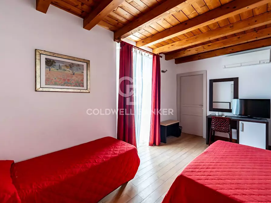 Immagine 24 di Palazzo in vendita  in Corso XX Settembre 80-82-84-86 a Militello In Val Di Catania