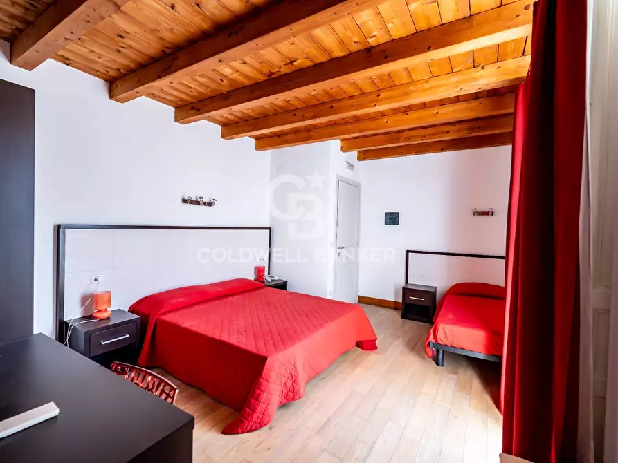 Immagine 25 di Palazzo in vendita  in Corso XX Settembre 80-82-84-86 a Militello In Val Di Catania