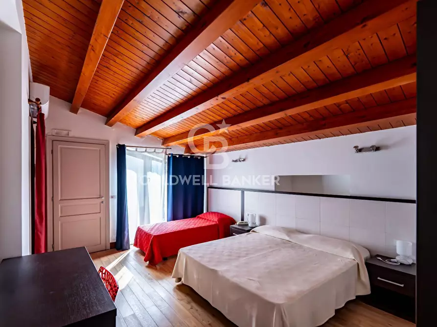 Immagine 28 di Palazzo in vendita  in Corso XX Settembre 80-82-84-86 a Militello In Val Di Catania