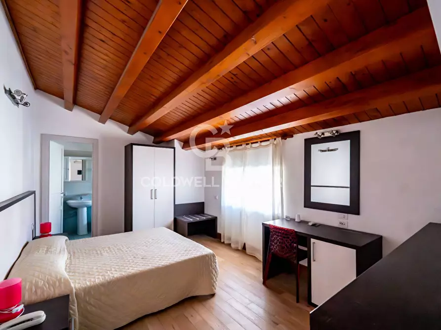 Immagine 30 di Palazzo in vendita  in Corso XX Settembre 80-82-84-86 a Militello In Val Di Catania