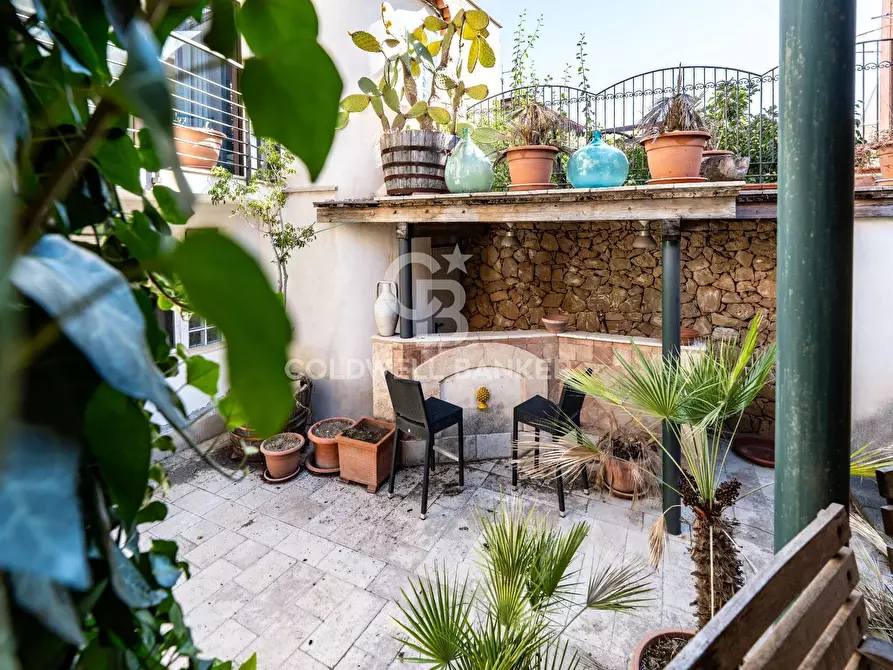 Immagine 41 di Palazzo in vendita  in Corso XX Settembre 80-82-84-86 a Militello In Val Di Catania