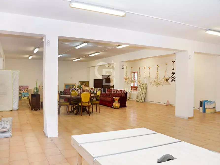 Immagine 9 di Locale commerciale in vendita  in Via Diana 122 a Fiumefreddo Di Sicilia