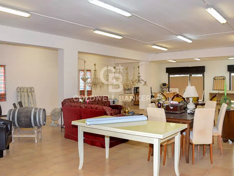 Immagine 10 di Locale commerciale in vendita  in Via Diana 122 a Fiumefreddo Di Sicilia