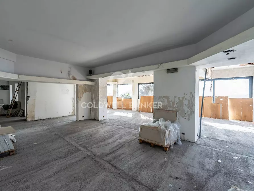 Immagine 82 di Locale commerciale in vendita  in Via Mollica 71 a Aci Castello