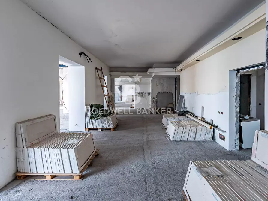 Immagine 84 di Locale commerciale in vendita  in Via Mollica 71 a Aci Castello