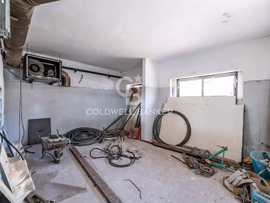 Immagine 85 di Locale commerciale in vendita  in Via Mollica 71 a Aci Castello