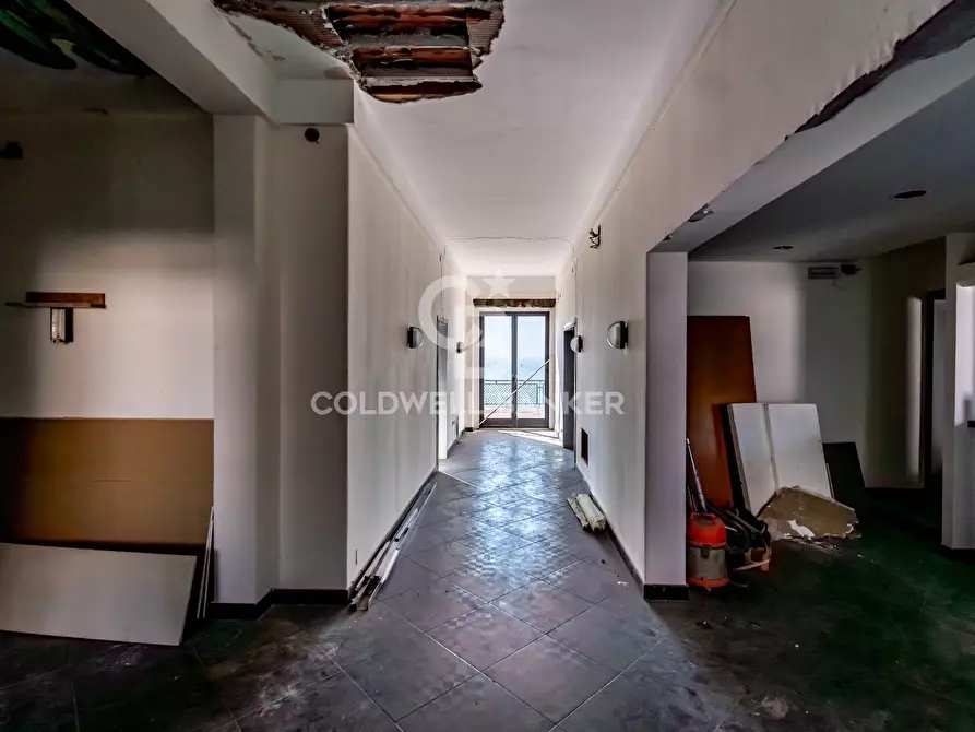 Immagine 86 di Locale commerciale in vendita  in Via Mollica 71 a Aci Castello