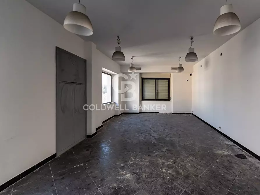 Immagine 87 di Locale commerciale in vendita  in Via Mollica 71 a Aci Castello