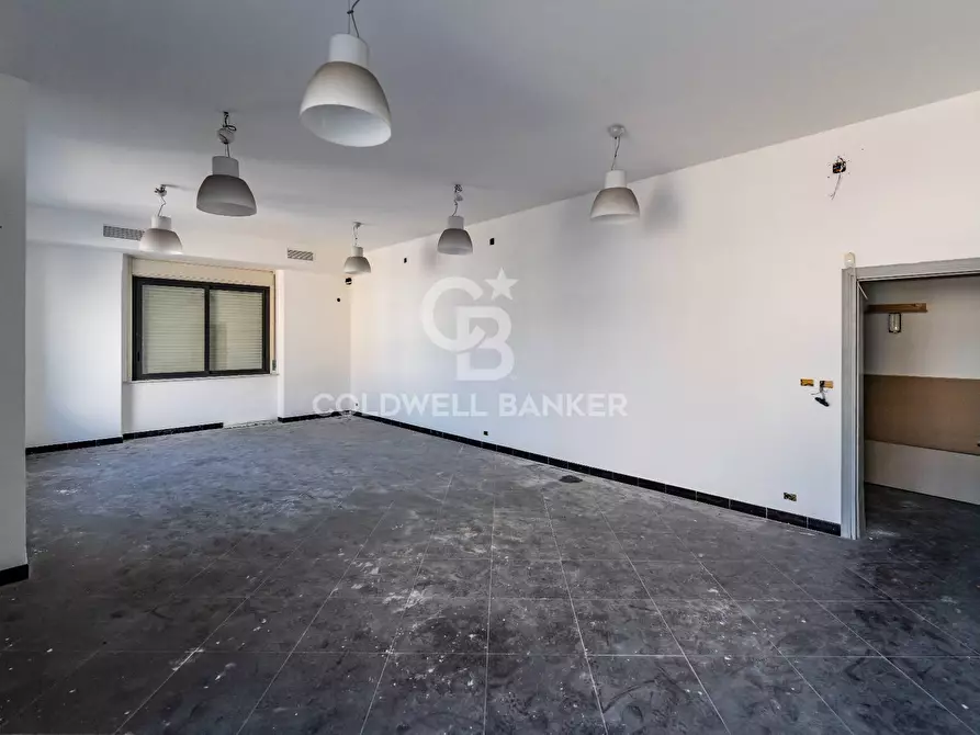 Immagine 88 di Locale commerciale in vendita  in Via Mollica 71 a Aci Castello