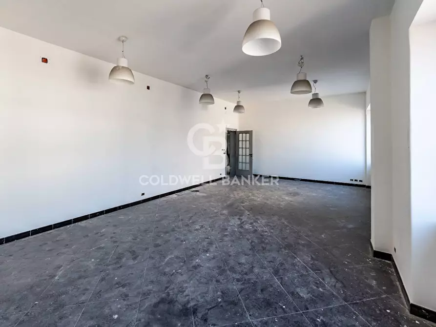 Immagine 89 di Locale commerciale in vendita  in Via Mollica 71 a Aci Castello