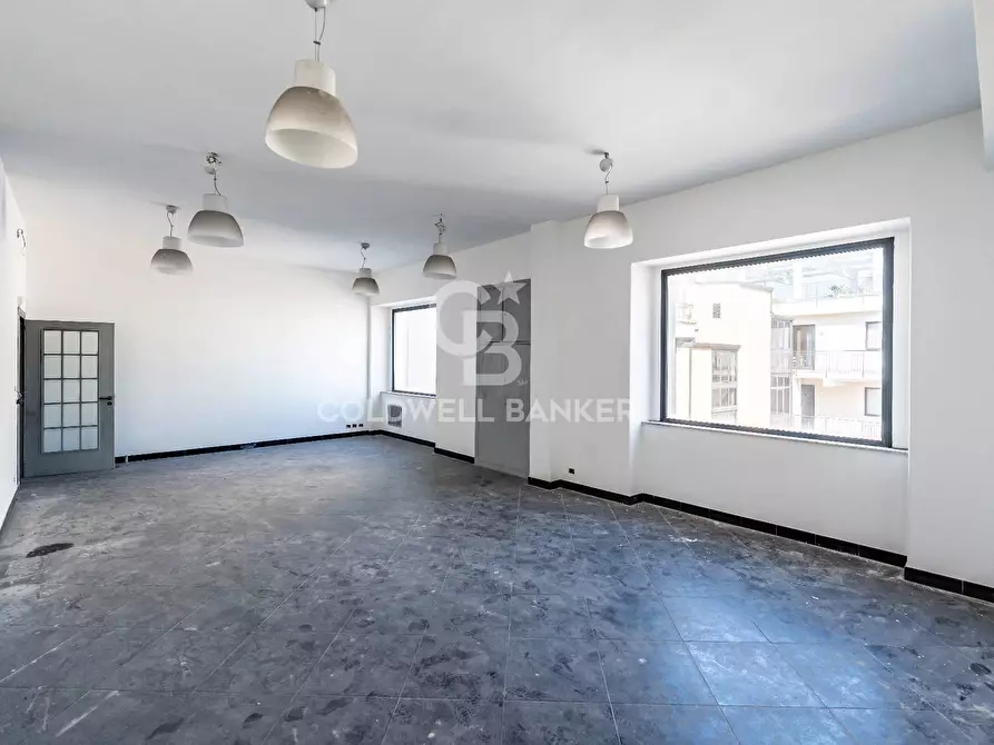 Immagine 91 di Locale commerciale in vendita  in Via Mollica 71 a Aci Castello