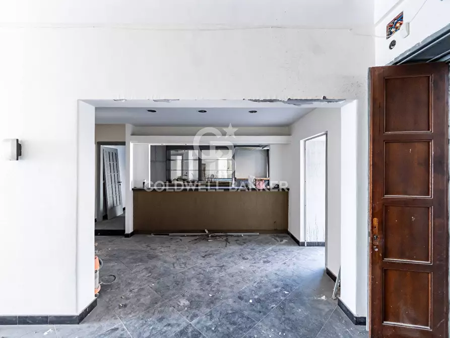 Immagine 92 di Locale commerciale in vendita  in Via Mollica 71 a Aci Castello