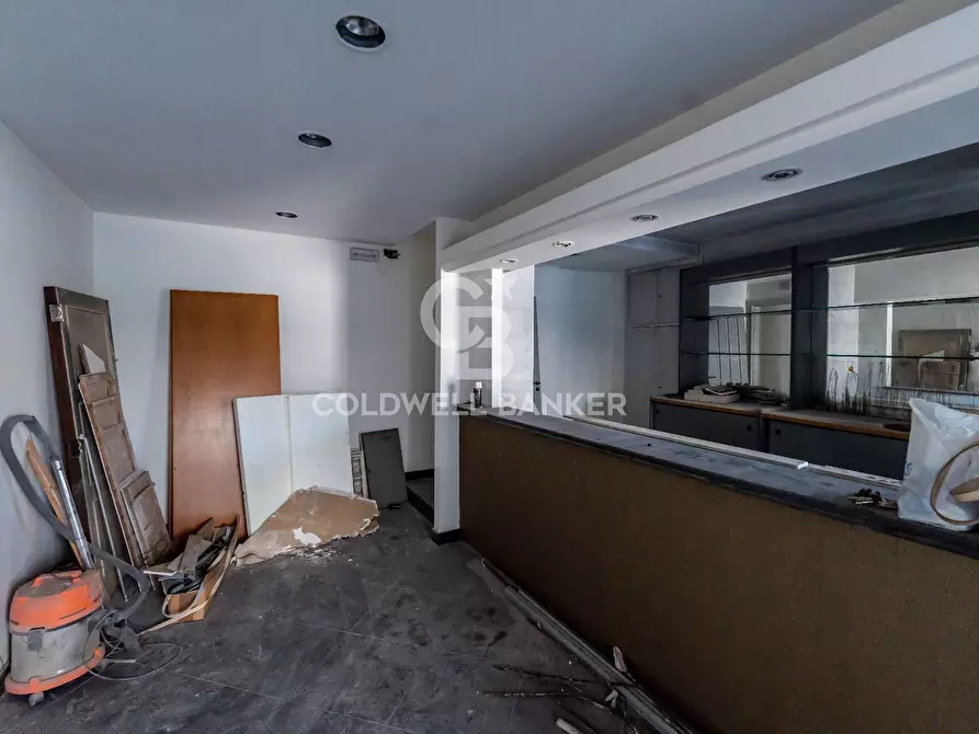 Immagine 94 di Locale commerciale in vendita  in Via Mollica 71 a Aci Castello