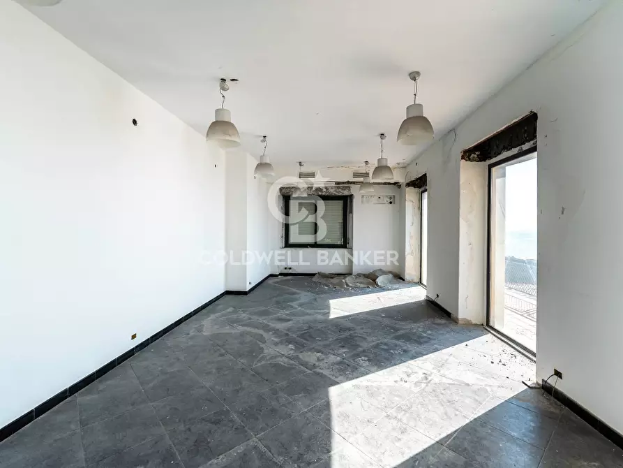 Immagine 96 di Locale commerciale in vendita  in Via Mollica 71 a Aci Castello