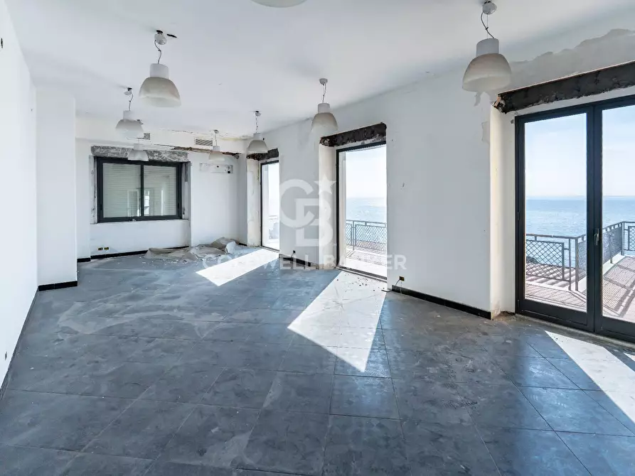 Immagine 97 di Locale commerciale in vendita  in Via Mollica 71 a Aci Castello