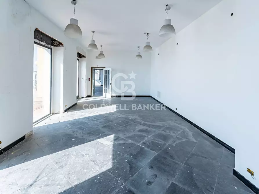 Immagine 98 di Locale commerciale in vendita  in Via Mollica 71 a Aci Castello