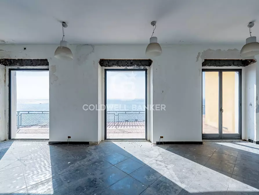 Immagine 100 di Locale commerciale in vendita  in Via Mollica 71 a Aci Castello