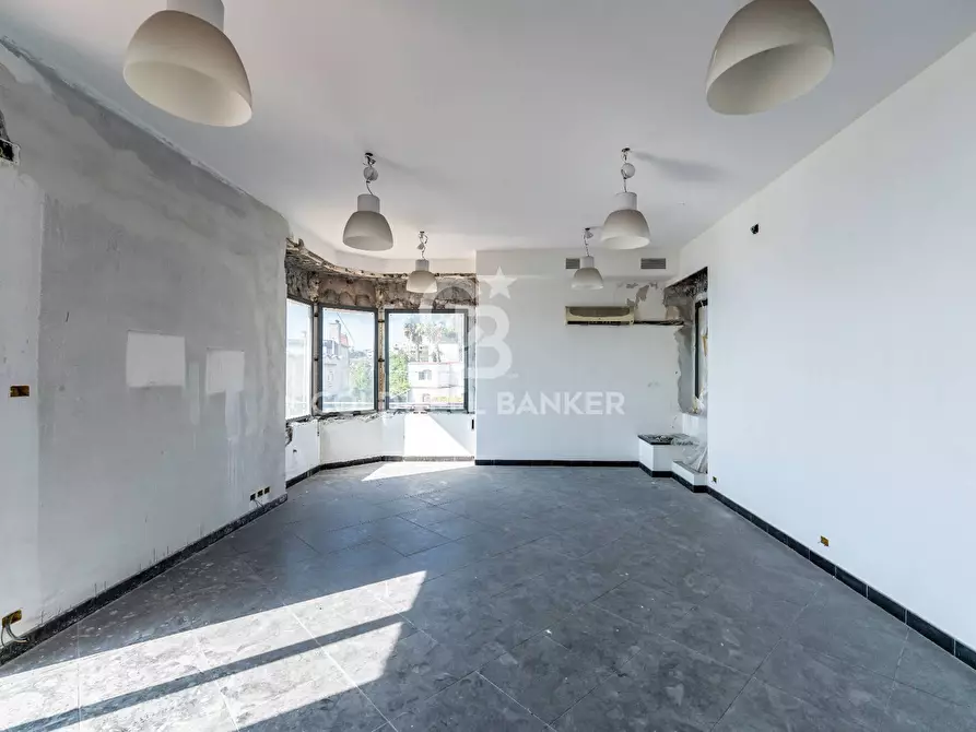 Immagine 101 di Locale commerciale in vendita  in Via Mollica 71 a Aci Castello