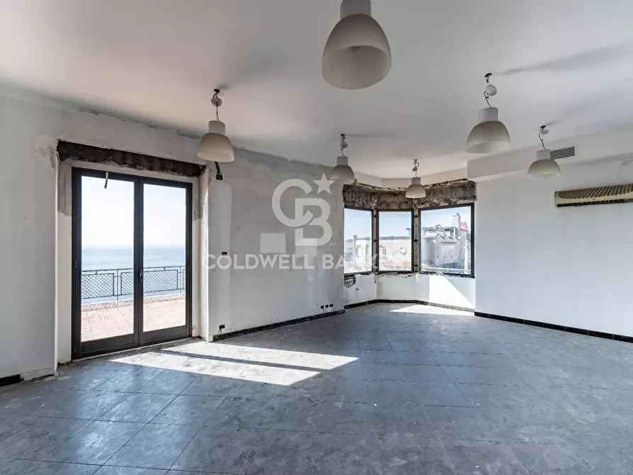 Immagine 102 di Locale commerciale in vendita  in Via Mollica 71 a Aci Castello