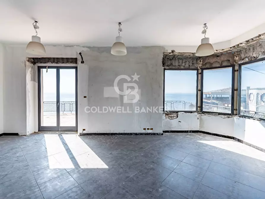 Immagine 103 di Locale commerciale in vendita  in Via Mollica 71 a Aci Castello