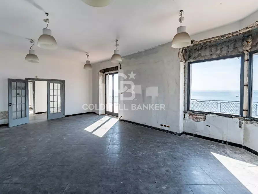 Immagine 104 di Locale commerciale in vendita  in Via Mollica 71 a Aci Castello