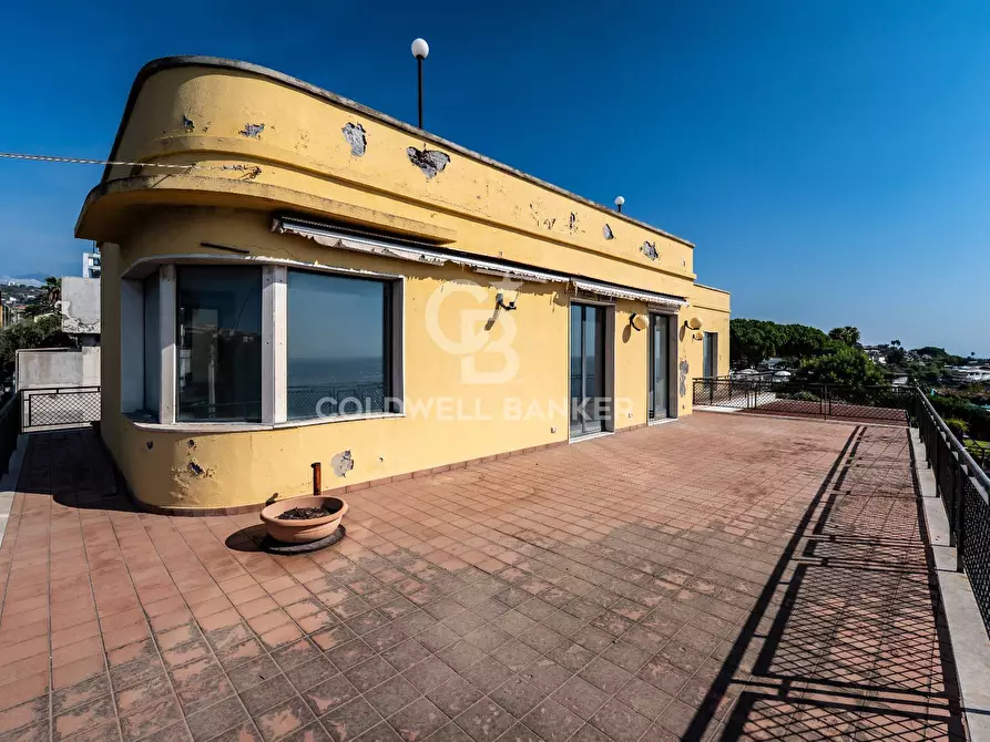 Immagine 51 di Locale commerciale in vendita  in Via Mollica 71 a Aci Castello