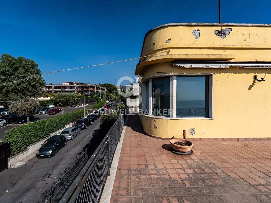 Immagine 50 di Locale commerciale in vendita  in Via Mollica 71 a Aci Castello