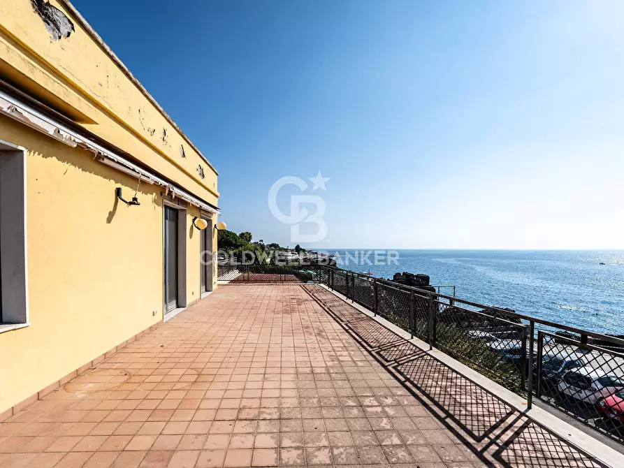 Immagine 48 di Locale commerciale in vendita  in Via Mollica 71 a Aci Castello