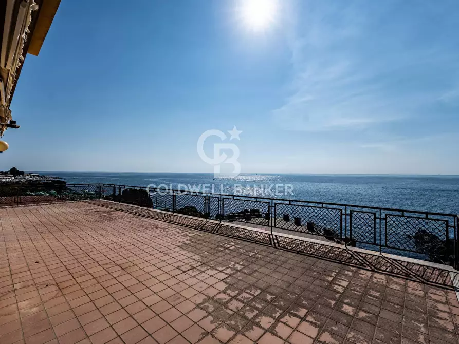 Immagine 107 di Locale commerciale in vendita  in Via Mollica 71 a Aci Castello