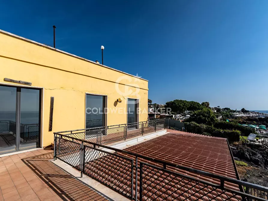 Immagine 68 di Locale commerciale in vendita  in Via Mollica 71 a Aci Castello