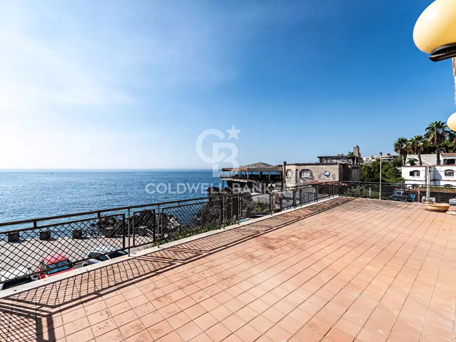 Immagine 108 di Locale commerciale in vendita  in Via Mollica 71 a Aci Castello