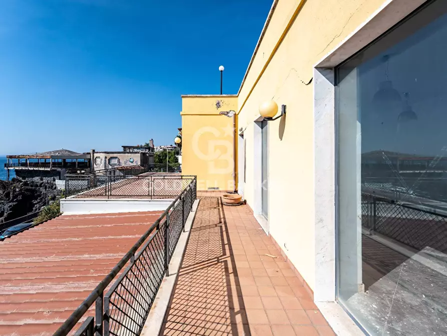 Immagine 109 di Locale commerciale in vendita  in Via Mollica 71 a Aci Castello