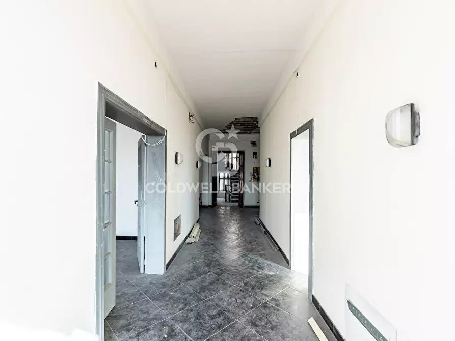 Immagine 106 di Locale commerciale in vendita  in Via Mollica 71 a Aci Castello