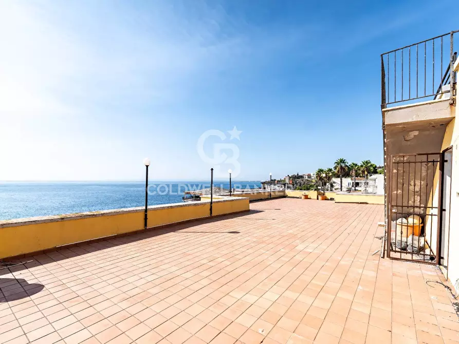 Immagine 110 di Locale commerciale in vendita  in Via Mollica 71 a Aci Castello