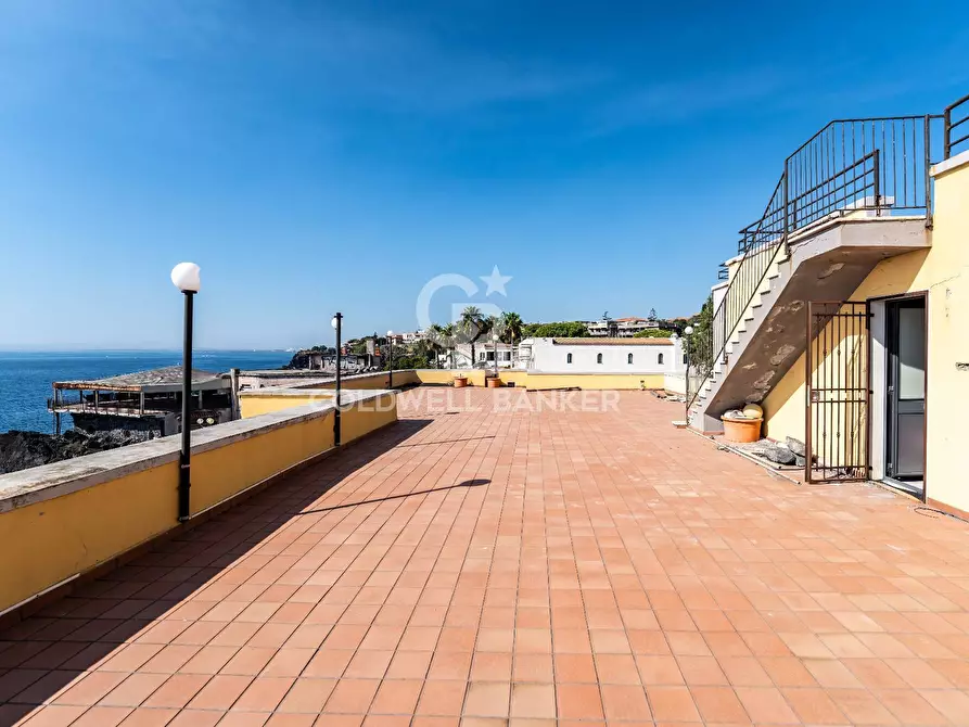 Immagine 111 di Locale commerciale in vendita  in Via Mollica 71 a Aci Castello