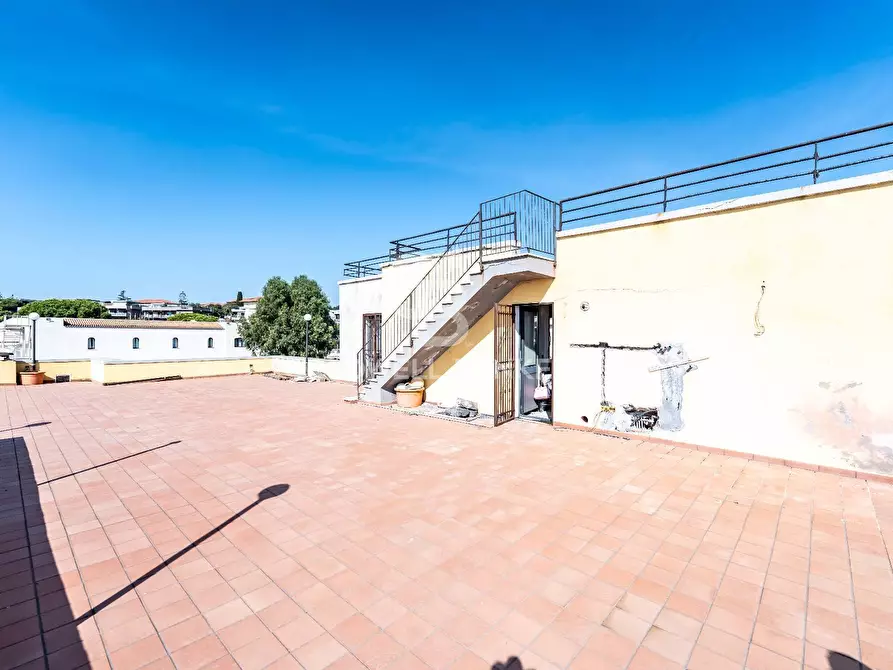 Immagine 112 di Locale commerciale in vendita  in Via Mollica 71 a Aci Castello