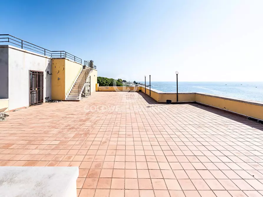 Immagine 114 di Locale commerciale in vendita  in Via Mollica 71 a Aci Castello