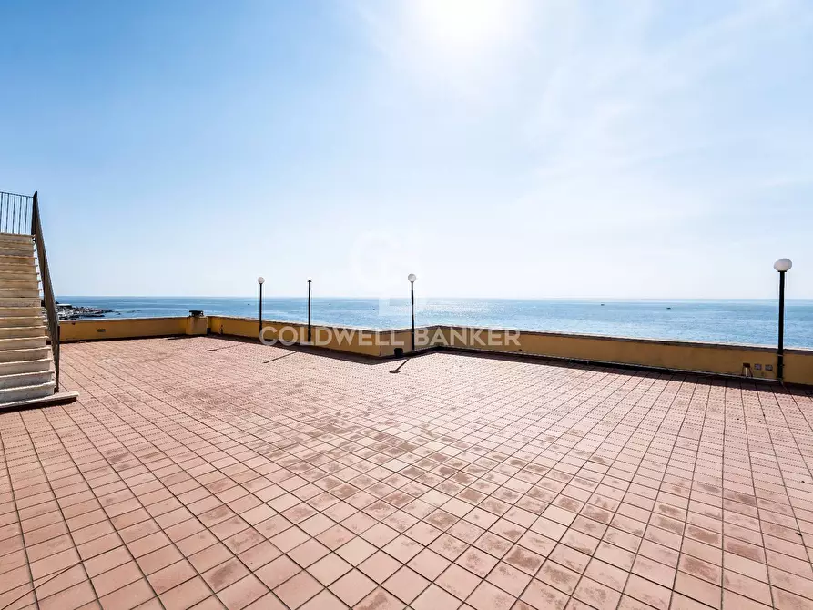 Immagine 115 di Locale commerciale in vendita  in Via Mollica 71 a Aci Castello