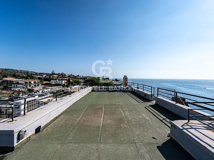 Immagine 117 di Locale commerciale in vendita  in Via Mollica 71 a Aci Castello