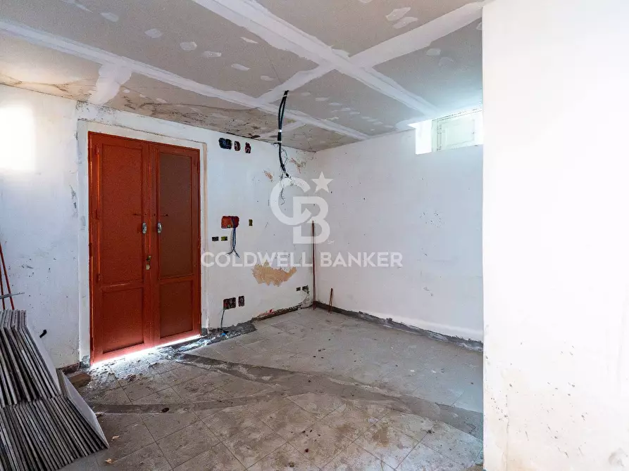 Immagine 124 di Locale commerciale in vendita  in Via Mollica 71 a Aci Castello