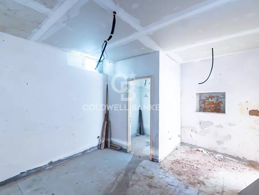 Immagine 125 di Locale commerciale in vendita  in Via Mollica 71 a Aci Castello