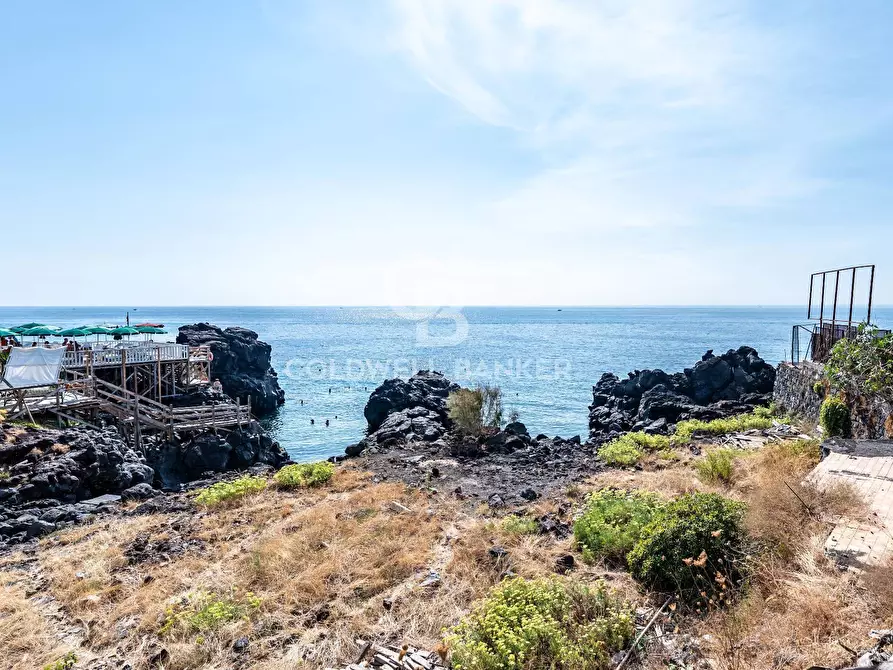 Immagine 127 di Locale commerciale in vendita  in Via Mollica 71 a Aci Castello