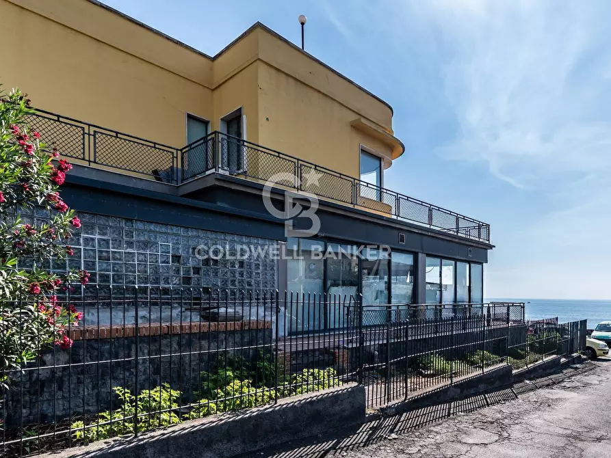 Immagine 8 di Locale commerciale in vendita  in Via Mollica 71 a Aci Castello