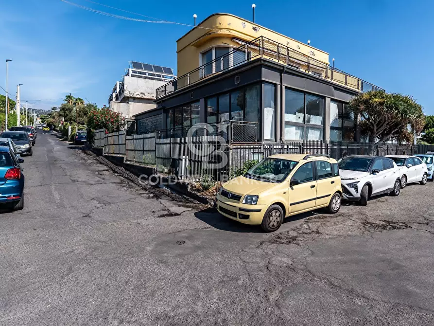 Immagine 5 di Locale commerciale in vendita  in Via Mollica 71 a Aci Castello