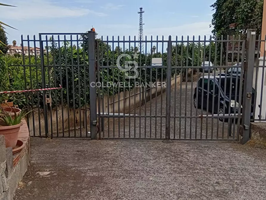 Immagine 21 di Locale commerciale in vendita  in Via Diana 122 a Fiumefreddo Di Sicilia